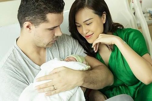 Chồng Tây cho Phương Mai thấy 'ra rìa' khi con mới chào đời