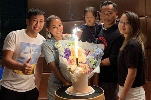 Tỷ phú sòng bạc Macau hàn gắn tình cảm với vợ cả