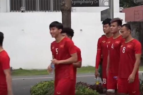 Thầy Park yêu cầu tuyển thủ U22 Việt Nam tập đi bộ để chuẩn bị đấu U22 Singapore