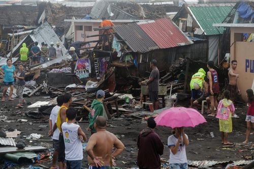 Bão Kammuri đổ bộ Philippines: một người thiệt mạng, sân bay Manila đóng cửa