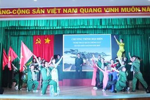 Khai mạc Hội diễn nghệ thuật quần chúng LLVT tỉnh Khánh Hòa
