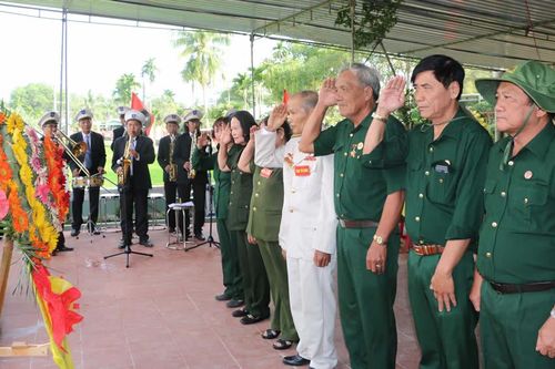 Vẹn nghĩa tình đồng đội