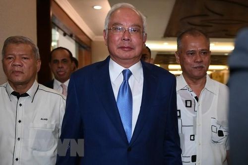 Cựu Thủ tướng đầu tiên của Malaysia Najib Razak phải hầu tòa