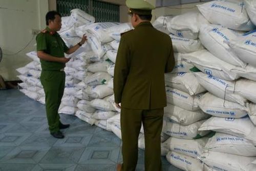 Tạm giữ 5 tấn đường nhập lậu không có hóa đơn chứng từ