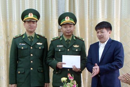 Khen thưởng đột xuất Đồn Biên phòng Si Ma Cai bắt giữ vụ vận chuyển 6 bánh heroin