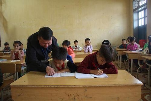 Thầy giáo vùng cao giàu nghị lực