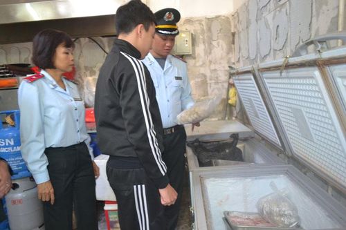 Yêu cầu một nhà hàng trên địa bàn quận Ba Đình tạm dừng kinh doanh