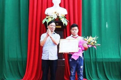Nhặt được 14 triệu đồng, học sinh lớp 5 đem trả lại người đánh mất
