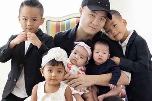 Đỗ Mạnh Cường nhận bé gái lai Tây làm con nuôi thứ 6