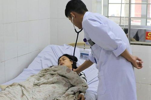 Người phụ nữ mới sinh nhập viện do ngạt khí CO