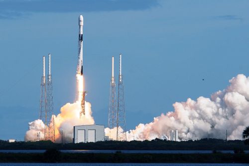 Tàu không gian SpaceX chở lửa và chuột lên Trạm Vũ trụ Quốc tế