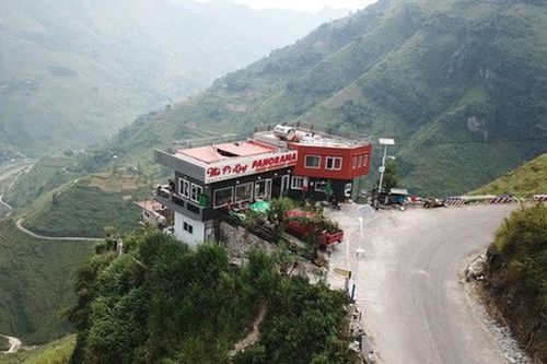 Chẳng lẽ chào thua hội chứng 'khoe thân' nơi công cộng?