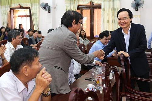 Bộ trưởng Phùng Xuân Nhạ tiếp xúc cử tri huyện Tuy Phước