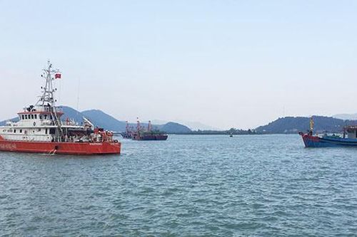 Cứu hộ 6 thuyền viên gặp nạn trên biển