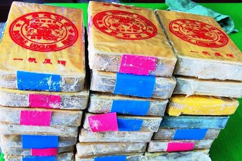 CLIP: Cận cảnh 21 bánh heroin trôi dạt vào bờ biển Thừa Thiên Huế