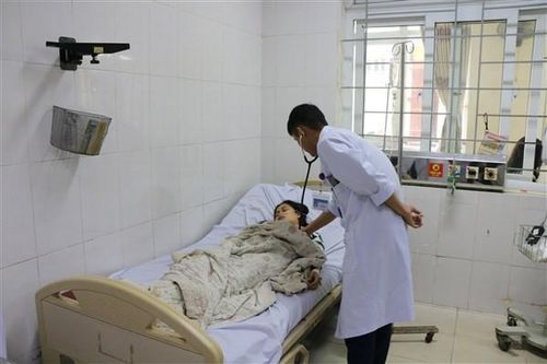 Đốt than sưởi ấm, hai mẹ con bất tỉnh