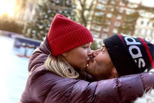 Nhiều lần David Beckham bị chỉ trích vì hôn môi con gái, nhưng cách anh đáp trả khiến nhiều người phải suy nghĩ