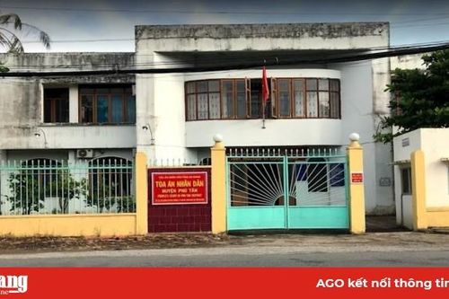 Bắt tạm giam thư ký Tòa án huyện Phú Tân