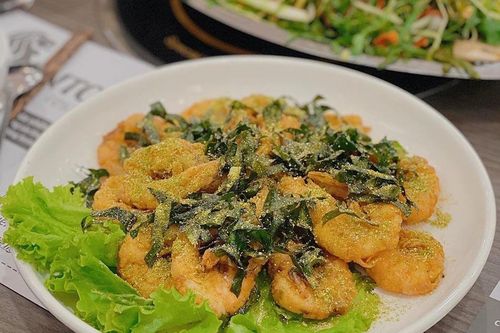 Tôm rang lá trà cho bữa cơm nhà lạ miệng, an tâm