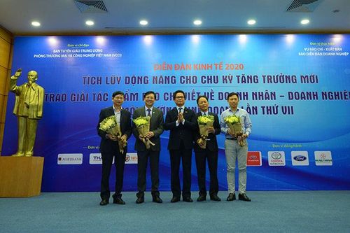 Trao giải báo chí viết về doanh nghiệp – doanh nhân và môi trường kinh doanh lần thứ VII