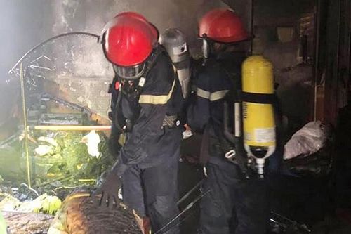 Nhà hai tầng hỏa hoạn do chủ nhà quên rút dây điện bàn là quần áo