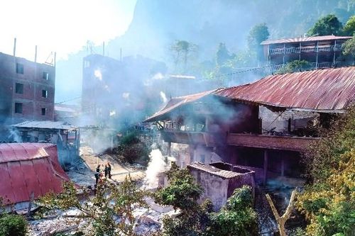 Cháy nhà nghỉ homestay ở hồ Ba Bể