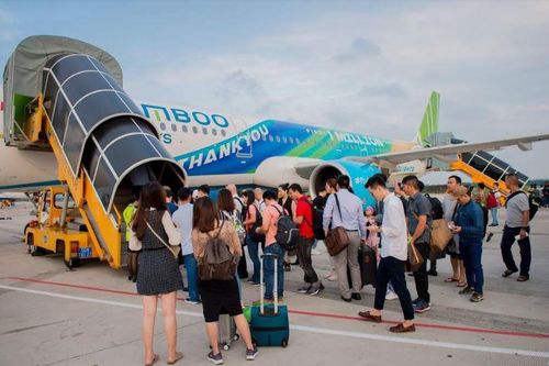 Thêm hãng bay, vé máy bay Tết Canh Tý 2020 vẫn 'khó rẻ'