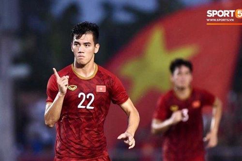 Tiến Linh, 'người hùng' của trận đấu