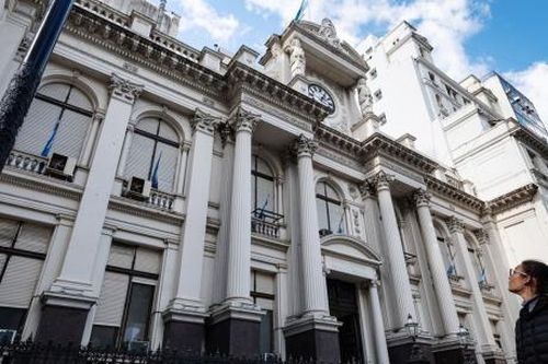 Ban lãnh đạo Ngân hàng Trung ương Argentina đệ đơn từ chức