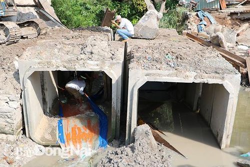 Nhiều dự án nạo vét suối chống ngập bị 'nghẽn'