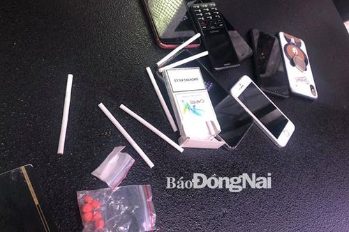 Phát hiện ma túy trong quán karaoke