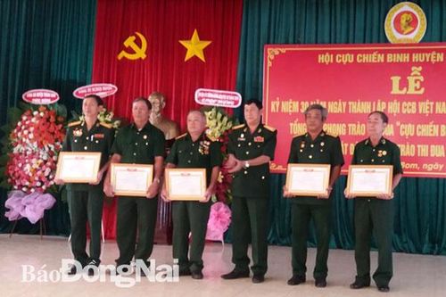 Họp mặt kỷ niệm 30 năm Ngày truyền thống Hội Cựu chiến binh Việt Nam