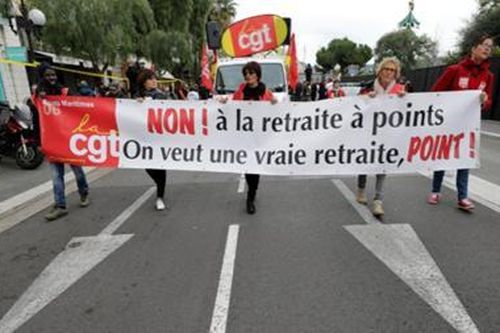 Người dân Pháp đình công 'thách thức' Tổng thống Macron