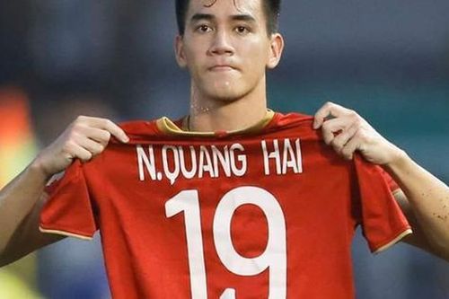 Nghệ sĩ Việt nghẹn ngào sau trận 'hòa mà như thắng' của U22 Việt Nam
