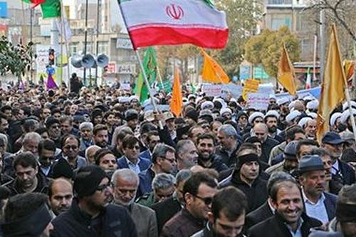 Iran với Phương Tây: Kẻ đấm, người xoa