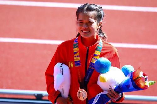VĐV Việt Nam giành HCĐ marathon sau khi VĐV Indonesia gặp sự cố