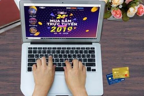 Treo thưởng ôtô, iPhone 11 ngày Online Friday