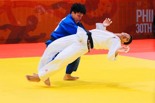 Quyết liệt cạnh tranh ngôi Á quân
