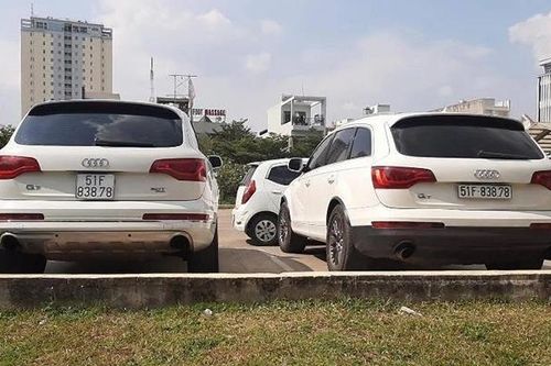 Điều tra làm rõ hai xe ô-tô hạng sang trùng biển số
