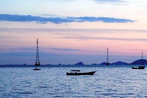 Gắn biển công trình cấp điện ra xã đảo Tiên Hải