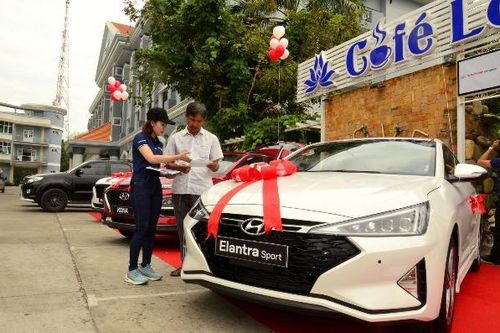 Dịp cuối năm, ô tô 'đua nhau' giảm giá đến hàng trăm triệu đồng