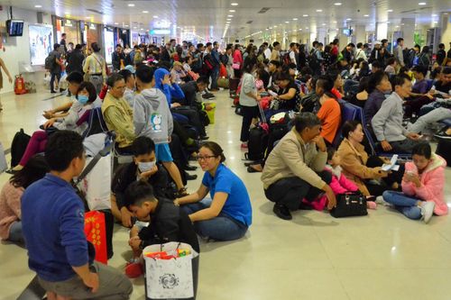 Vì sao gần 3.500 chuyến bay bị chậm và hủy?