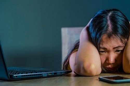 Cách giúp trẻ đối phó với bắt nạt trên mạng