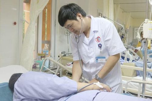 Người đàn ông suýt mất mạng sau khi ăn 15 con nhộng tằm