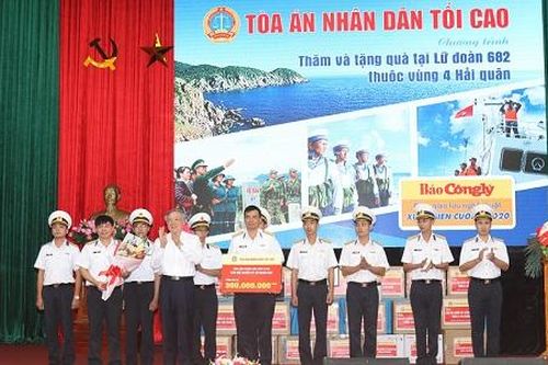 Bí thư Trung ương Đảng, Chánh án TAND tối cao thăm và tặng quà Lữ đoàn 682 Vùng 4 Hải quân