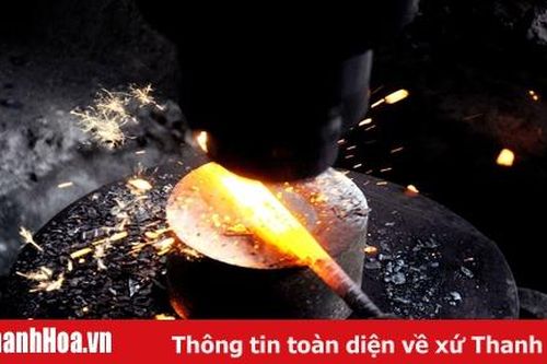 Làng nghề vào Tết: Làng rèn đỏ lửa suốt ngày đêm