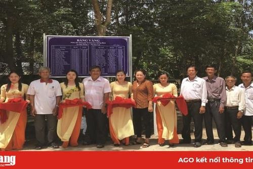 Huy động sức dân làm đường nông thôn