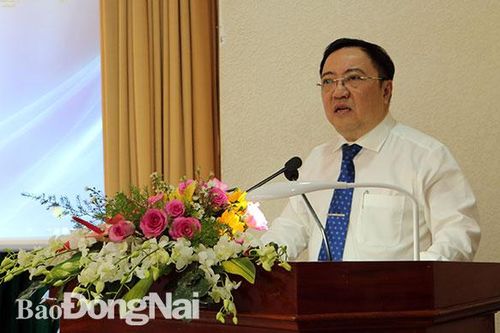 Lãnh đạo UBND tỉnh và 6 sở, ngành tham gia trả lời chất vấn