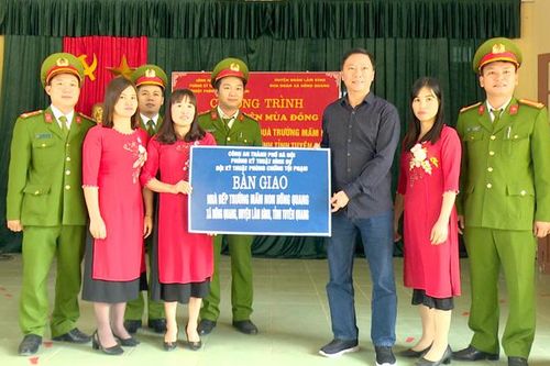 Đoàn xã Hồng Quang bàn giao nhà bếp ăn cho trường Mầm non Hồng Quang