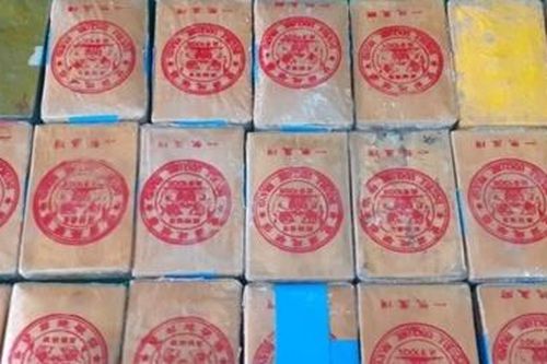 Nhiều bánh được người dân nhặt được bờ biển là heroin